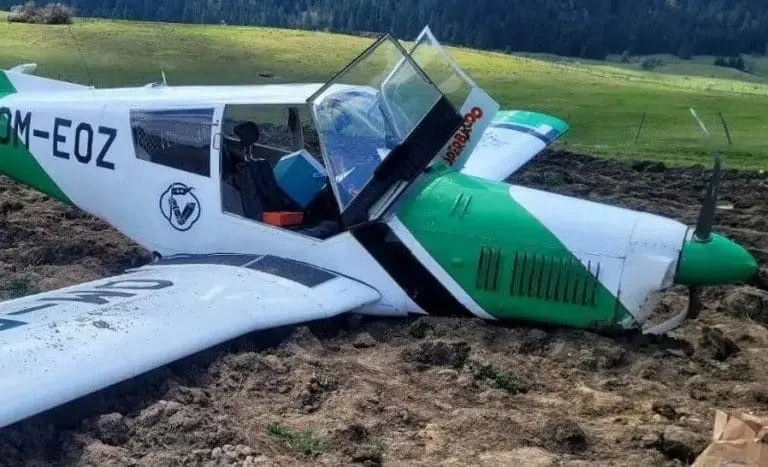 DRAMA NA VLAŠIĆU: Avion iz Slovačke prinudno sletio na njivu kod Travnika – izbjegnuta tragedija