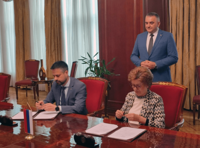 RS se ponovo zadužuje: 30,7 miliona eura kredita uz rok otplate od 32 godine