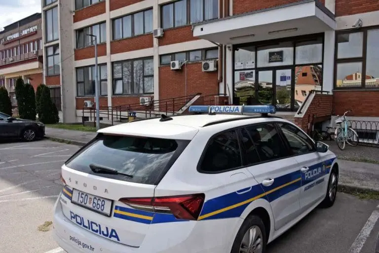 Evo kako prolaze oni koji šalju prijeteće poruke o bombama u školama: Maloljetniku osumnjičenom za terorizam određen pritvor