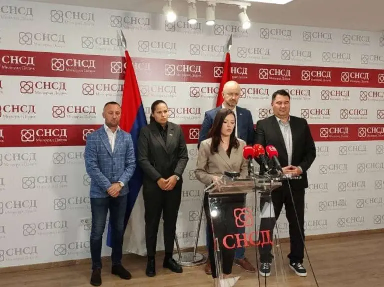 SNSD traži ukidanje Schmidtovih odluka