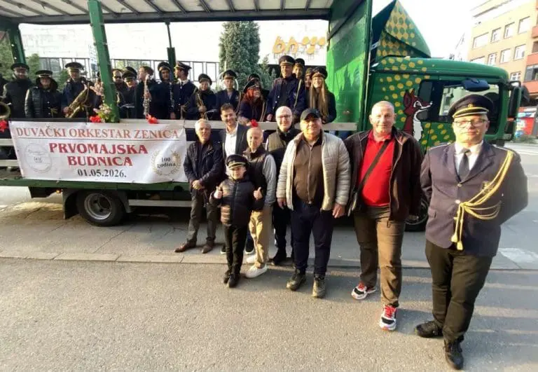 Zeničane jutros probudila tradicionalna prvomajska budnica