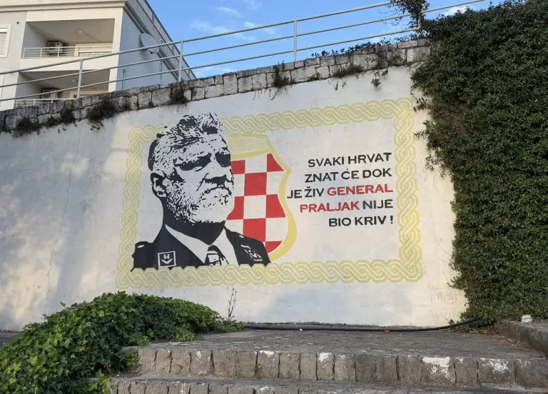Zabrane na papiru, murali na zidovima: Veličanje ratnih zločinaca i dalje prisutno u BiH