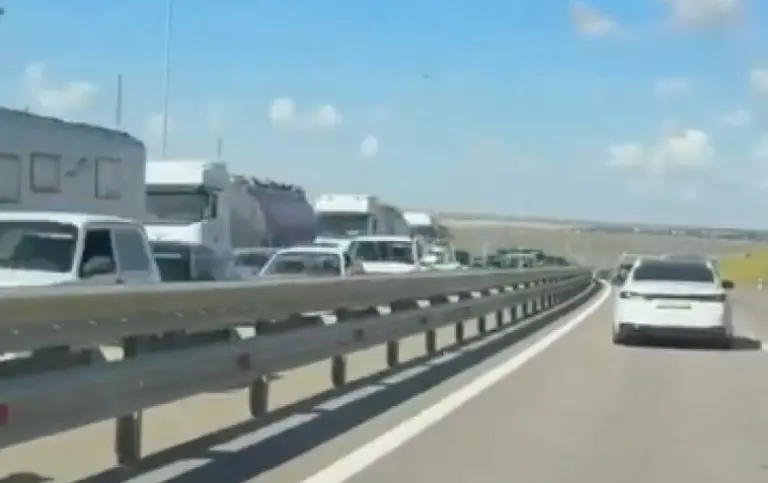 Kilometarske kolone na izlazu sa Krima, ljudi bježe (VIDEO)