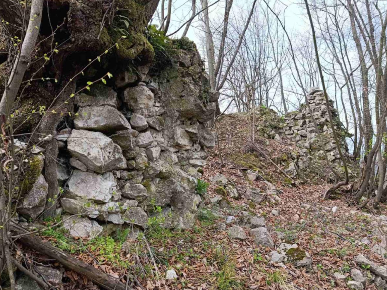 TAJNE OZRENSKOG „GRADIĆA“: počela iskopavanja – krije li zaboravljena utvrda zakopano blago?