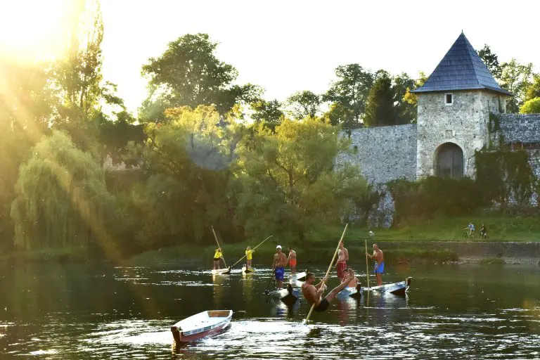 Pokrenut radio KASTEL koji promoviše isključivo banjalučku muzičku scenu