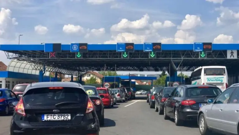 Na graničnim prelazima Izačić, Velika Kladuša i Gradina pojačan promet vozila