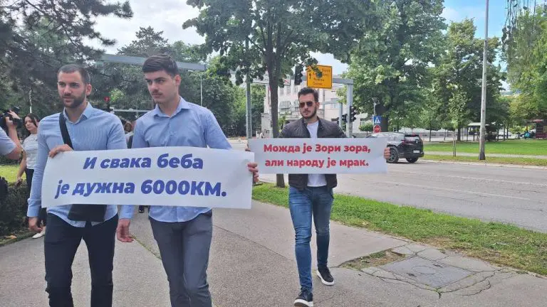 Poslanici opozicije ispred NSRS! Traže povlačenje odluke o povećanju zaduženja RS