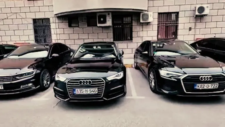 Ni Tramp se ne bi postidio voznog parka Vlade Republike Srpske: Luksuzni automobili privukli pažnju na Palama