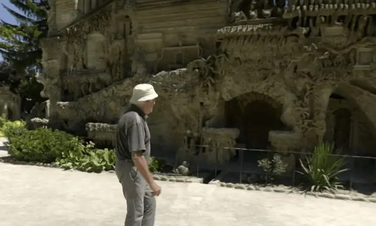 Poštar je 33 godine skupljao kamenje i izgradio palaču koja danas oduševljava svijet (VIDEO)