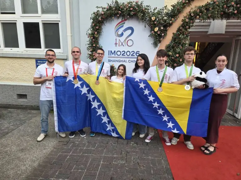 Briljantan uspjeh mladih matematičara iz BiH: Zlato, dvije srebrne i bronzana medalja na Svjetskoj olimpijadi u Šangaju