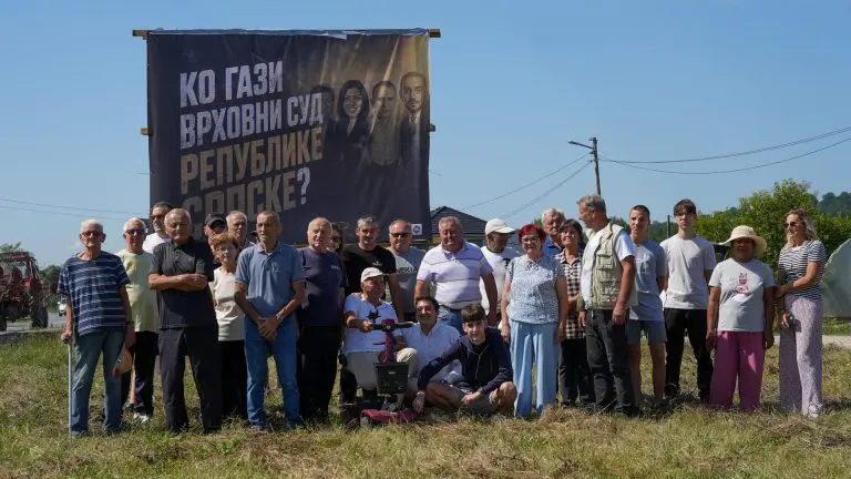 Mještani tijelima zaštitili bilbord: Najavljene krivične prijave