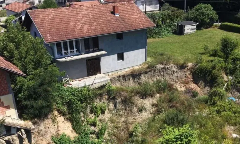Mještani 12 godina čekaju rješenje: Klizišta ugrožavaju devet domaćinstava u banjalučkom naselju Mađir
