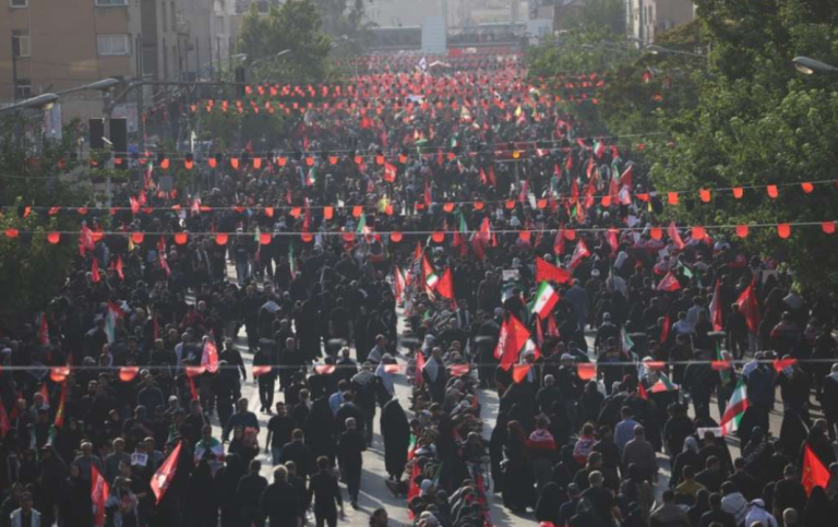 U Teheranu počela pogrebna povorka za ajatolaha Khameneija