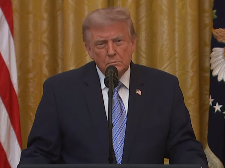 Trump: Skidam oznaku tajnosti, treba usvojiti SAVE ACT