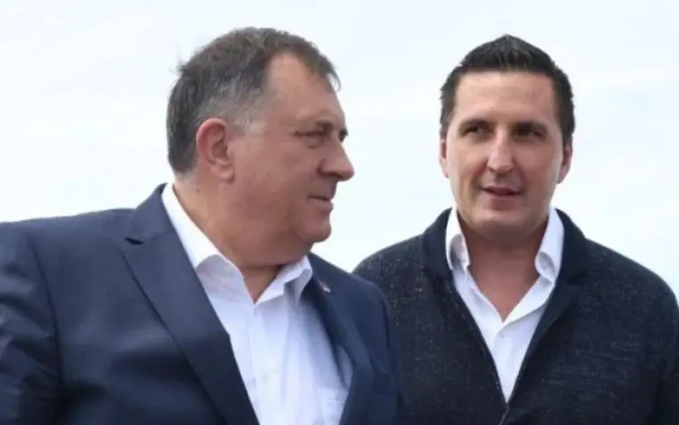 Nedeljko Elek odbio da preda fotelju