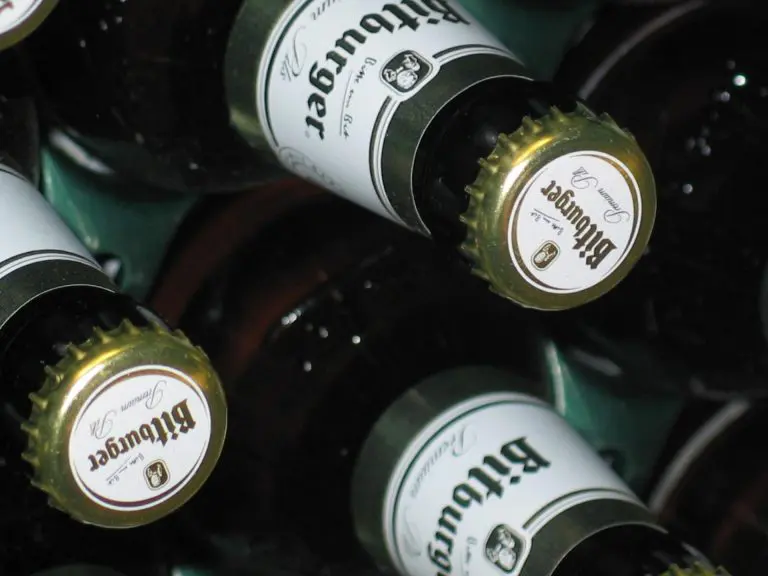 Makarska prva u Hrvatskoj uvela zabranu prodaje alkohola u trgovinama nakon 21 čas, slijede još dva grada