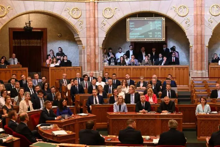 Mađarski parlament podržao ustavne promjene usmjerene protiv predsjednika