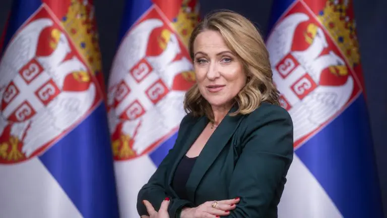 Srbija: Ministrica izjavila da bi 1998. „etnički očistila Kosovo“, opozicija traži njenu smjenu
