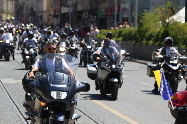 Oko 2.500 učesnika 15. Moto maratona iz Sarajeva krenulo prema Srebrenici