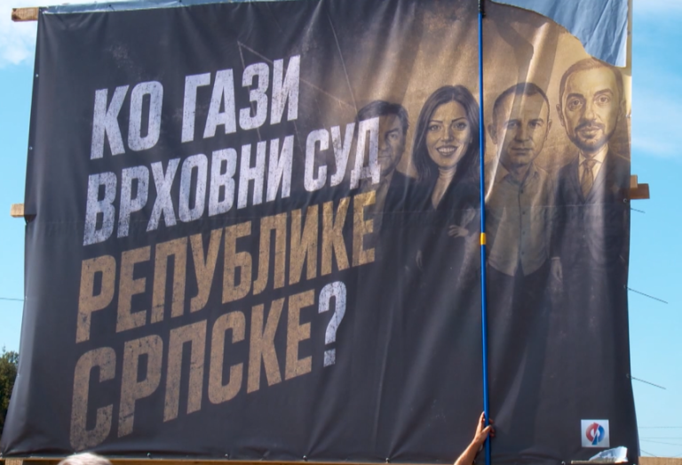 Iako bez saglasnosti vlasnika, bilbord noćas uklonjen?! (VIDEO)