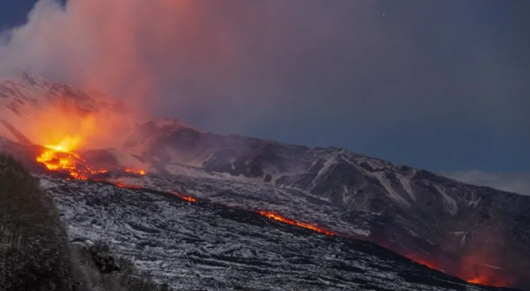 ETNA parališe avionski saobraćaj, zatvaraju se aerodromi, putnici pogođeni