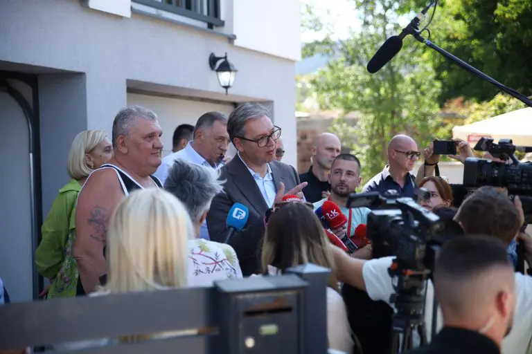 Vučić i Dodik posjetili rodno selo Vučićevog oca kod Bugojna