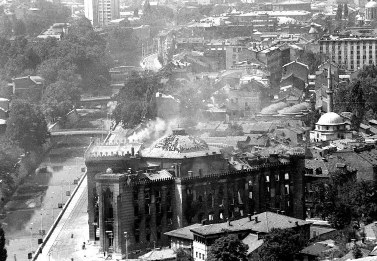 Trideset četiri godine od paljenja sarajevske Vijećnice i uništenja bibliotečkog blaga