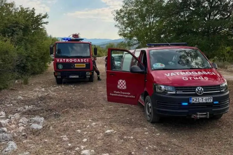 U općini Grude izbio požar na više od 40 hektara, na terenu vatrogasci i Air Tractori