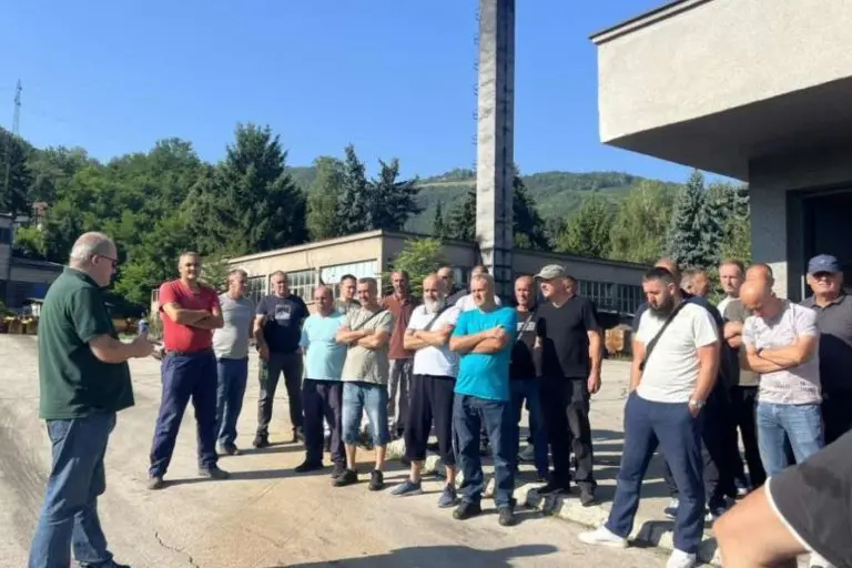 Deset zeničkih rudara četvrtu noć ostali u jami Raspotočje