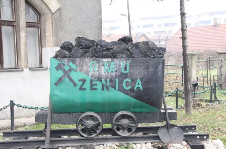 Zenički rudari i šestu noć prenoćili u jami Raspotočje