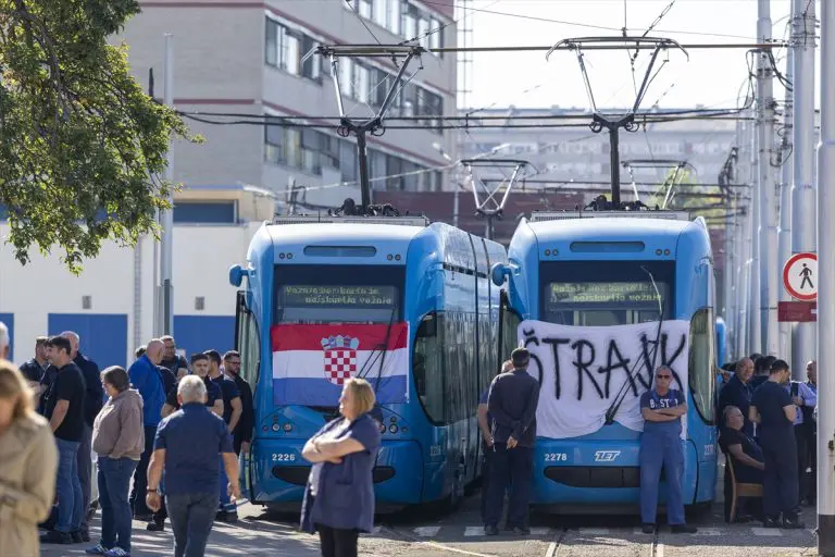 Zagreb drugi dan bez javnog prijevoza i odvoza smeća