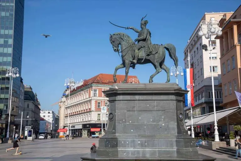 Hrvatska: Protesti u 17 gradova zbog femicida u Slatini
