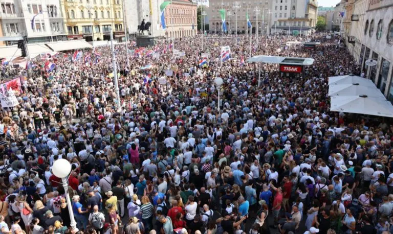 Desetine hiljada ljudi na protestu u Zagrebu: Hodaj za Liku!