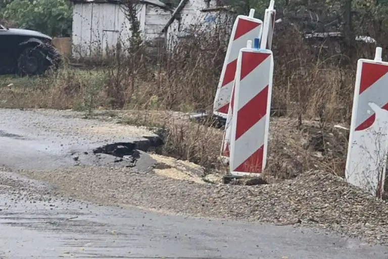 Klizište u Česmi se pomjerilo 20 centimetara: „Nemamo vremena da čekamo vaše predizborne tribine“ (VIDEO)