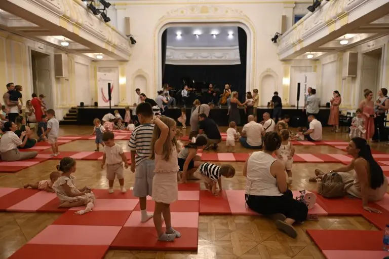 Mališani uz umjetničku muziku na A String Festu