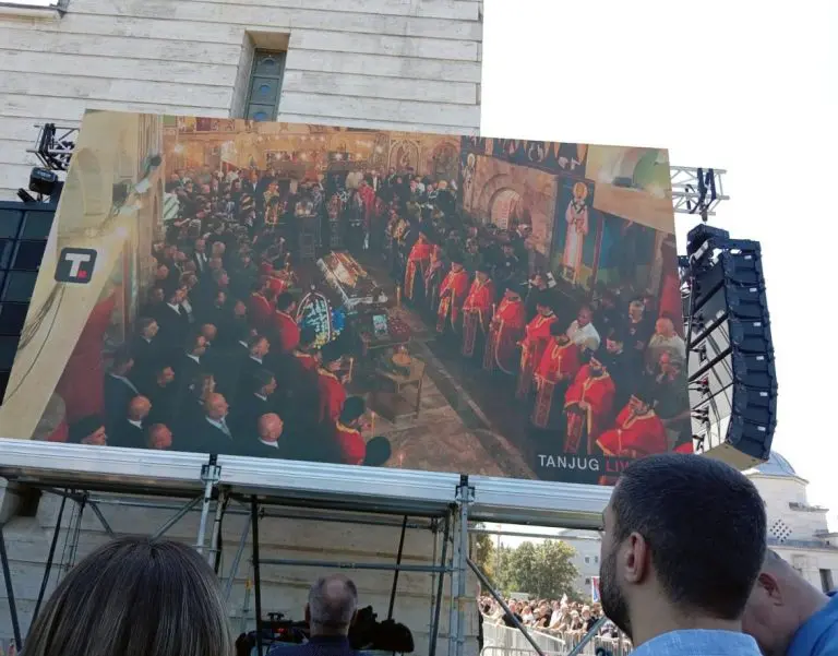 Patrijarh Porfirije služ opijelo Ratku Mladiću