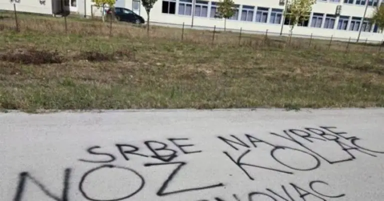 UZNEMIRUJUĆE U BRČKOM: Grafiti mržnje prema Srbima osvanuli u dvorištu škole i na više lokacija