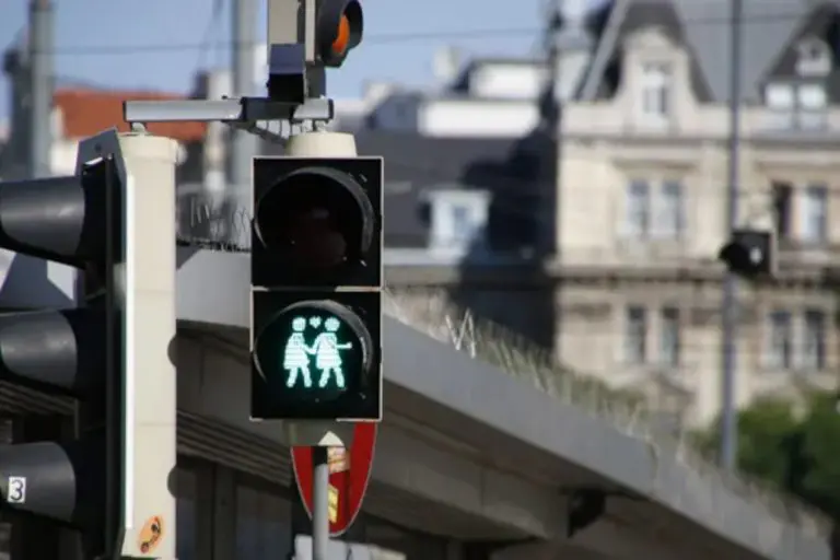 Beč uvodi AI semafore koji broje pješake i prilagođavaju trajanje zelenog svjetla osobama s invaliditetom