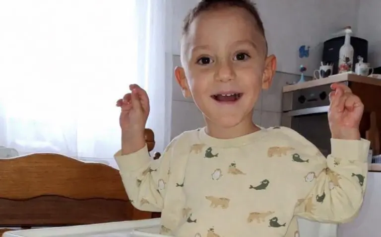 Pozivom na humanitarni broj 17115 pomozimo Todoru da lakše stigne do svojih terapija!