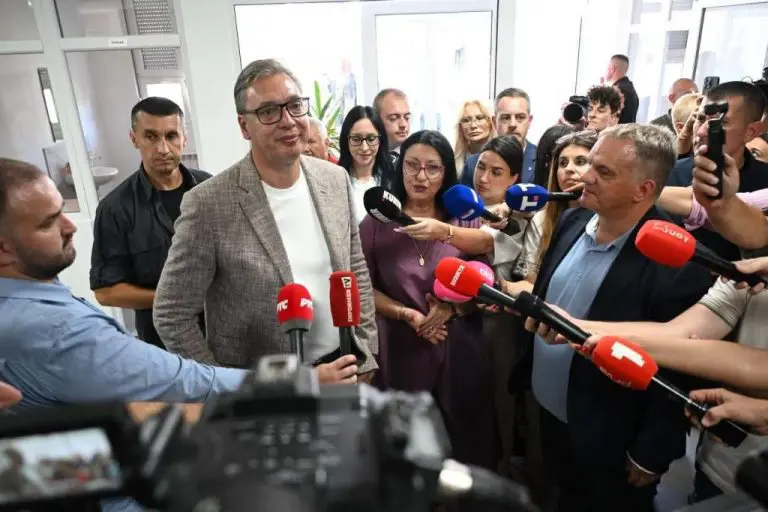 Vučić danas podnosi ostavku