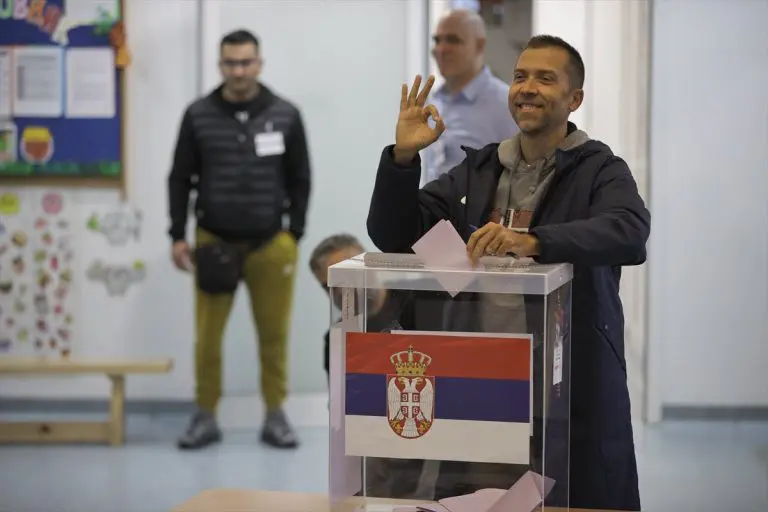 Još niste glasali danas? Evo šta morate znati: Koja dokumenta su potrebna, kako se popunjava listić i šta je strogo zabranjeno