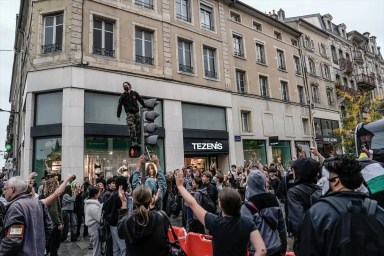 STUDENTSKI PROTESTI ŠIRE SE EVROPOM: Stotine škola blokirane, desetine uhapšenih