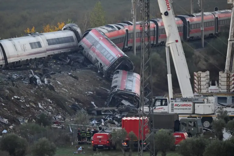 Broj poginulih u željezničkoj nesreći u Španiji porastao na 69, raste zabrinutost zbog sigurnosti