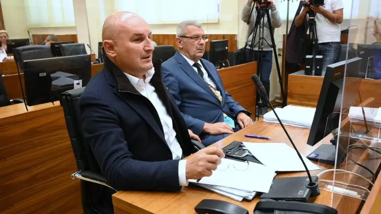 KAKO JE „OTPISANI“ KREDIT POSTAO ZLATNA PRILIKA? Privatna firma naplatila potraživanje od „Alumine“