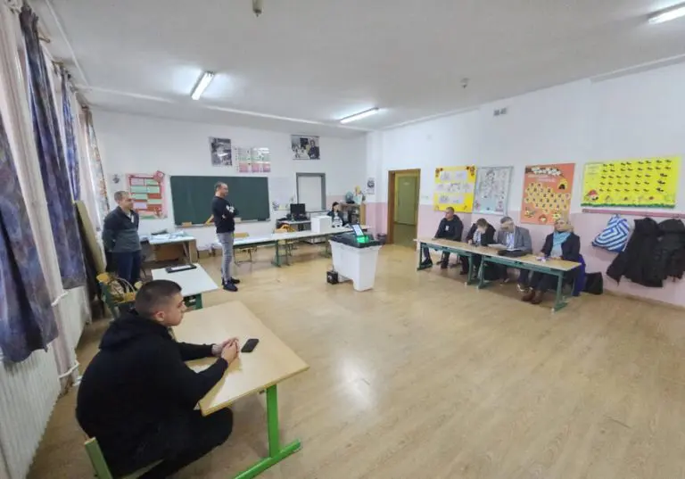 SKANDAL NA BIRALIŠTU U ZVORNIKU: Predsjednik odbora navodno poništavao listiće birača koji su glasali za SNSD