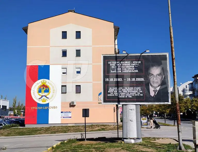 U Istočnom Sarajevu postavljeni bilbordi s likom Alije Izetbegovića i porukom o ratnim zločinima