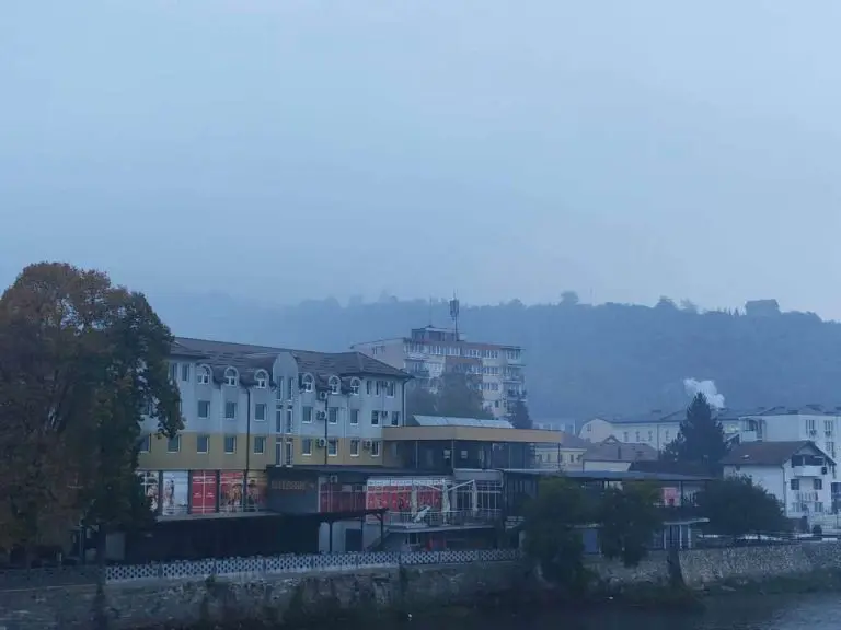 Novi požar na deponiji Šišeta, gusti dim ponovo prekrio Goražde
