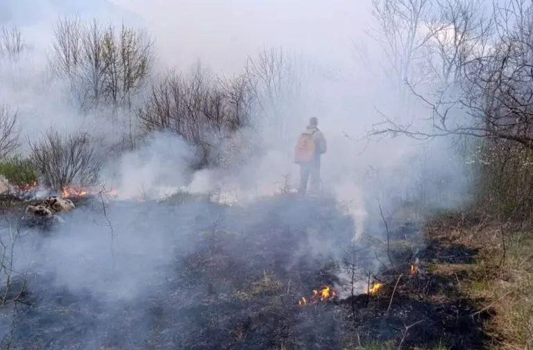 Požar na Čvrsnici i dalje aktivan, širi se podzemnim žilama