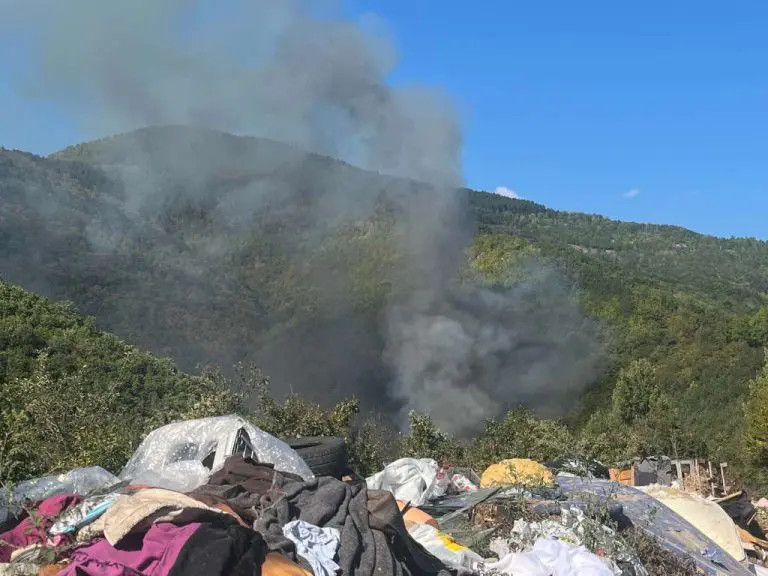 Goražde: Zbog požara na deponiji vazduh veoma zagađen, škole rade onlajn