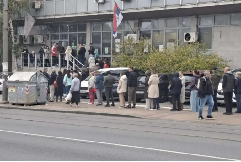 Gužve na biračkim mjestima i graničnim prijelazima prema Srbiji